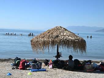 Θεσσαλονίκη: Γεμάτη από Βαλκάνιους τουρίστες η παραλία της Περαίας