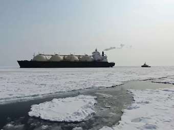 Guardian: Η ΕΕ εισάγει ακόμη ρωσικό LNG - Αυξήθηκαν οι αποστολές το 2025, αποφέροντας στο Κρεμλίνο 7,2 δισ. ευρώ