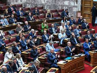 Βουλή - Πολυνομοσχέδιο: Διατάξεις για τη "διασφάλιση" των αποδοχών στο δημόσιο τομέα