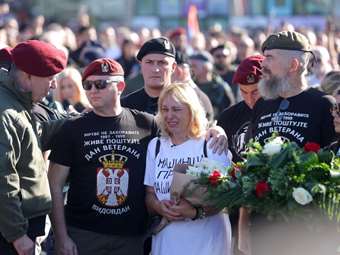 Σερβία: Μεγάλη συγκέντρωση μνήμης στο Νόβι Σαντ για τα θύματα της τραγωδίας στον σιδηροδρομικό σταθμό