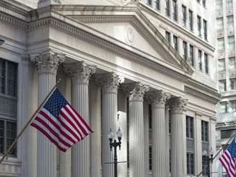 Γκούλσμπι (Fed): Πρέπει να προχωρήσουμε με "σύνεση και υπομονή"