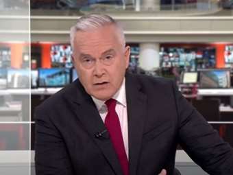 Βρετανία: Παραιτήθηκε από το BBC ο διάσημος παρουσιαστής Χιου Έντουαρντς λόγω σεξουαλικού σκανδάλου