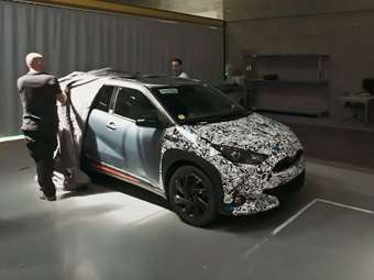 Πώς εξελίσσει η Toyota το πρώτο πλήρως υβριδικό Aygo X (video)