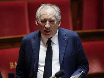 Γαλλία: Κατατέθηκε 6η πρόταση μομφής κατά του Μπαϊρού με φόντο το σκάνδαλο σεξουαλικής κακοποίησης σε σχολείο