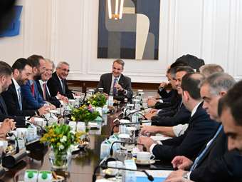 Κ. Μητσοτάκης σε περιφερειάρχες: Χρειαζόμαστε και τη δική σας συνεργασία για να λήξει η εκκρεμότητα με τις βοσκήσιμες γαίες