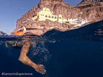 Κολύμβηση από την καρδιά του ηφαιστείου της Σαντορίνης