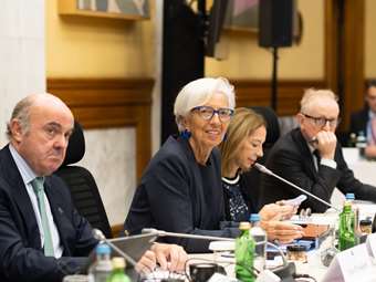 Πρακτικά ΕΚΤ: Οι αξιωματούχοι θα πρέπει να είναι έτοιμοι να επιστρέψουν σε αυξήσεις των επιτοκίων