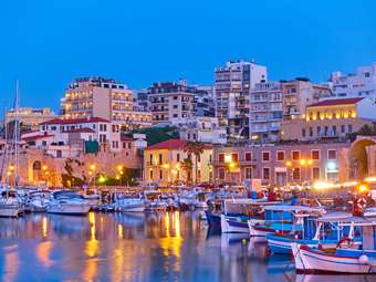 Ηράκλειο: Απομάκρυνση των πυλώνων φωτισμού από την πλατεία Ελευθερίας  λόγω προβλημάτων στατικότητας