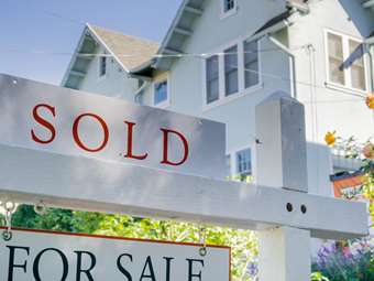 Οι τιμές των κατοικιών στις ΗΠΑ παρουσιάζουν άνοδο για πρώτη φορά εδώ και σχεδόν 5 μήνες