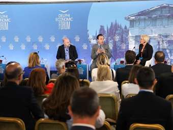 Τεχνητή νοημοσύνη στο Δημόσιο: Οι 6.000 ερωτήσεις ημερησίως στον Ψηφιακό Βοηθό και οι μεταβιβάσεις ακινήτων αυθημερόν