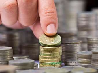 Εκλογές στη Βρετανία: Η στερλίνα παραμένει σταθερή μετά τα exit polls