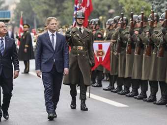 Τουρκία: Ο υπουργός Άμυνας Γιασάρ Γκιουρέλ συναντήθηκε με τον Βρετανό ομόλογό του