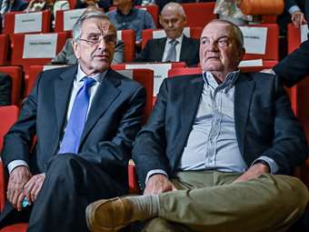 Απόντες Κ. Καραμανλής - Α. Σαμαράς από την εκδήλωση για τα 50 χρόνια της ΟΝΝΕΔ