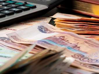 Πώς οι κυρώσεις περιέπλεξαν την τραπεζική καθημερινότητα για τους Ρώσους