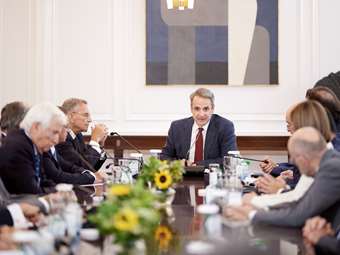 Συνάντηση του πρωθυπουργού Κυριάκου Μητσοτάκη με τους επικεφαλής των ιδρυμάτων της "Πρωτοβουλίας '21"