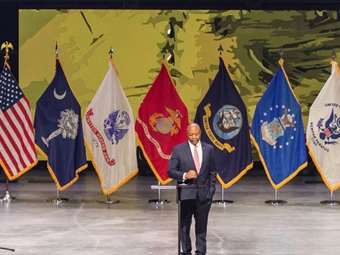 ΗΠΑ: Ο Τιμ Σκοτ, ο μοναδικός μαύρος Ρεπουμπλικάνος γερουσιαστής, αποσύρεται από την κούρσα για την προεδρία