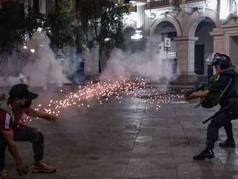 Πολιτική κρίση στο Περού: Η ΕΕ καλεί τη νέα κυβέρνηση να "σέβεται πλήρως" τα ανθρώπινα δικαιώματα
