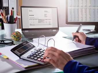 Υποχρεωτική ηλεκτρονική τιμολόγηση στις συναλλαγές των επιχειρήσεων από το Ιανουάριο του 2025