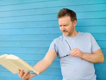 Σταγόνες για την πρεσβυωπία αντί για γυαλιά ή χειρουργείο: Εντυπωσιακά τα αποτελέσματα νέας μελέτης