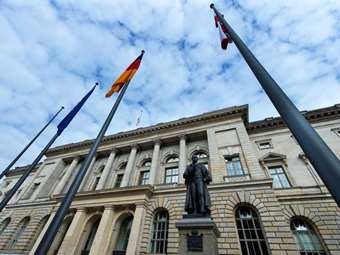 Γερμανία: Άρση μονιμότητας και μείωση δημοσίων υπαλλήλων;