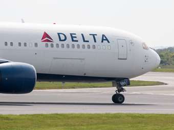 Οι μετοχές αεροπορικών εταιρειών των ΗΠΑ κατακρημνίζονται λόγω της αναθεώρησης των προβλέψεων της Delta