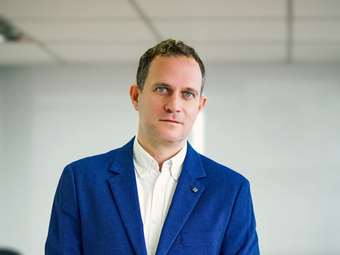 Γ. Κραββαρίτης (KRV): Η αγορά των ΑΠΕ τρέχει με δύο ταχύτητες – Εμείς προοδεύουμε με εξωστρέφεια και δημιουργικές λύσεις