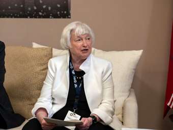 ΗΠΑ: Σφοδρά πυρά της Γέλεν κατά των οικονομικών πολιτικών Τραμπ