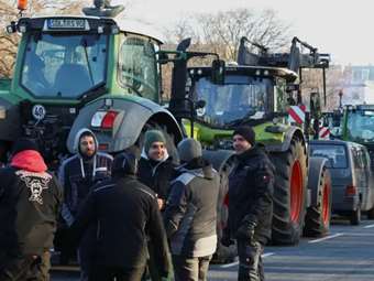 Χιλάδες αγρότες καθ' οδόν προς το Βερολίνο