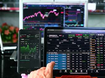 Στο "κόκκινο" έκλεισαν οι ευρωαγορές εν μέσω ανησυχιών για την εμπορική πολιτική των ΗΠΑ