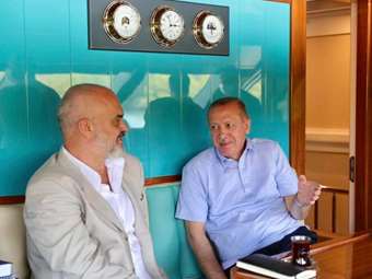 H Τουρκία "επενδύει" στην Αλβανία