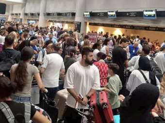 Λίβανος: Ουρές στο αεροδρόμιο της Βηρυτού - Χιλιάδες προσπαθούν να εγκαταλείψουν τη χώρα φοβούμενοι γενικό πόλεμο