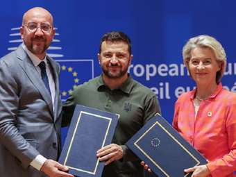 Β. Ζελένσκι: "Ιστορική απόφαση" η επίσημη έναρξη των ενταξιακών διαπραγματεύσεων της Ουκρανίας