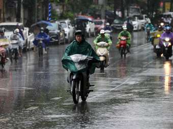 Πλημμύρες στο Βιετνάμ: Τουλάχιστον 90 νεκροί