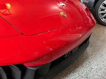 Μια απλή γρατζουνιά σε Porsche 911 κοστίζει πολύ περισσότερο απ' ότι νομίζεις