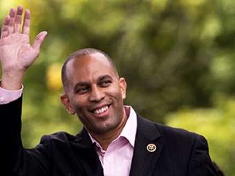 ΗΠΑ: Οι Δημοκρατικοί βουλευτές έστειλαν τον επικεφαλής τους στον Μπάιντεν για το θέμα της υποψηφιότητάς του - Άγνωστο τι απάντησε