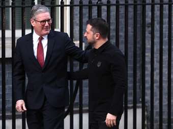 Στάρμερ: Χαιρετίζει τη δέσμευση του Ζελένσκι για την επίτευξη ειρήνης