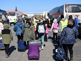 Κομισιόν: Πρότεινε παράταση της προσωρινής προστασίας για τους Ουκρανούς πρόσφυγες έως τον Μάρτιο του 2026