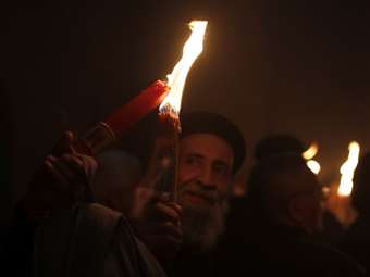 Στις 19.30 στο "Ελευθέριος Βενιζέλος" το Άγιο Φως