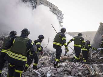 Ουκρανία: 10 τραυματίες στο Κίεβο από θραύσματα ρωσικών πυραύλων - Χωρίς ρεύμα 300.000 άνθρωποι στην Οδησσό