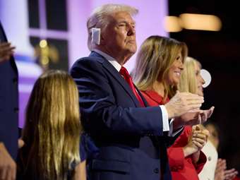 Η εκστρατεία του Τραμπ κατά της Κάμαλα Χάρις είναι ρατσιστική και σεξιστική