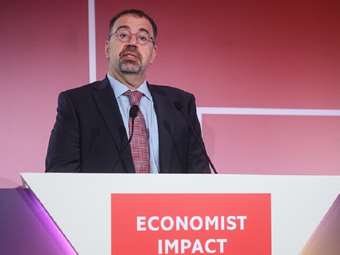 Economist - Ντ. Ατζέμογλου: "Με τη σωστή πίστη σε τεχνολογίες και θεσμούς θα έχουμε ένα πιο λαμπρό μέλλον"