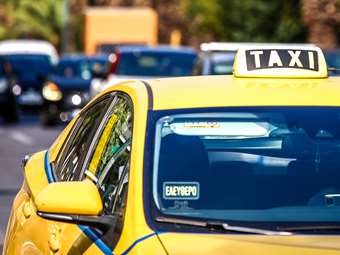 Παρατείνεται μέχρι την Παρασκευή η απεργία των ταξί στην Αττική