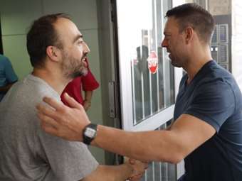 Στα γραφεία της "Αυγής" ο Στ. Κασσελάκης - Νέα συνάντηση με τους εργαζόμενους μετά το "λουκέτο"