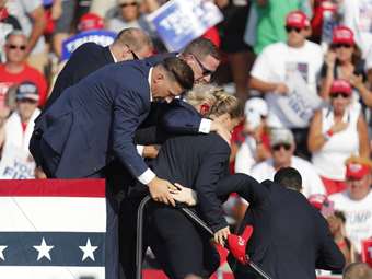 ΗΠΑ: Ο εισαγγελέας του Μπάτλερ "εντυπωσιάστηκε" από την ευκολία με την οποία ο ένοπλος έφτασε κοντά στον Τραμπ