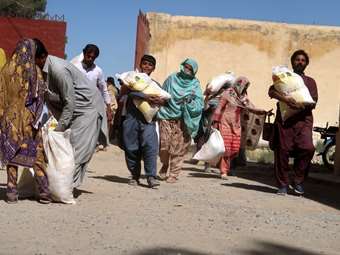 Στο χείλος του γκρεμού η οικονομία του Πακιστάν - Πώς έφτασε μέχρι εδώ