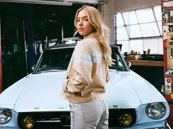 Τι σχέση έχει η ηθοποιός Sydney Sweeney με τα αυτοκίνητα και την Ford