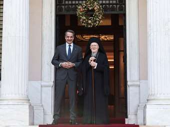 PM Mitsotakis receives Ecumenical Patriarch Bartholomew