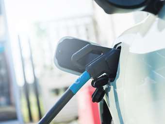 Ηλεκτρικά αυτοκίνητα: Η BYD φέρνει αυτονομία 470 χλμ με 5 λεπτά φόρτισης