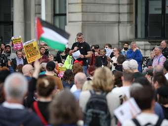 Βρετανία: Επεισόδια μπροστά σε ξενοδοχείο όπου διαμένουν αιτούντες άσυλο