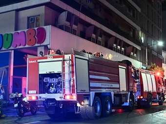 Φωτιά σε αποθήκη καταστήματος στον Πειραιά